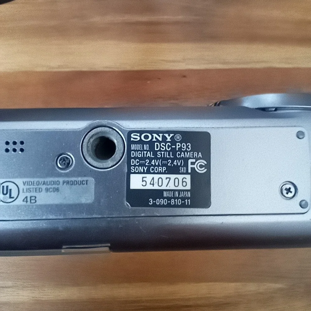 Sony Digital‎ Camera Cybershot DSC-P93A 5.1MP Silver UNTESTED PAIR REPAIR ONLY